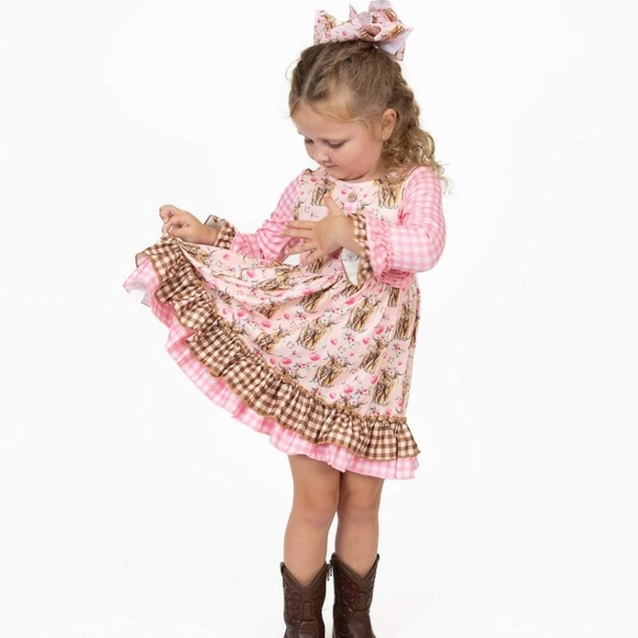 Cows & Roses - Picture 2 of 4